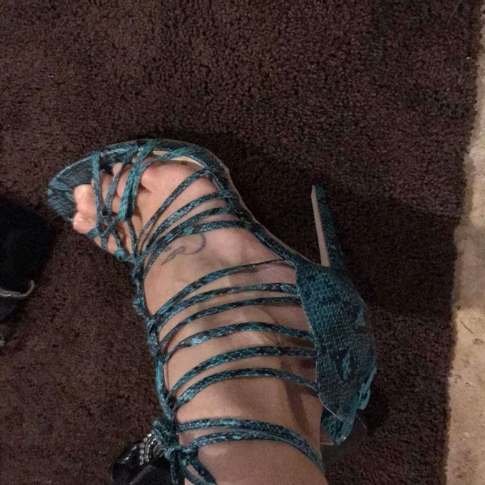Turquoise blue snakeskin stiletto heel.